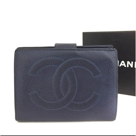 /1J1135 CHANEL CC Logo Caviar Skin Bifold Wallet - Picture 1 of 9